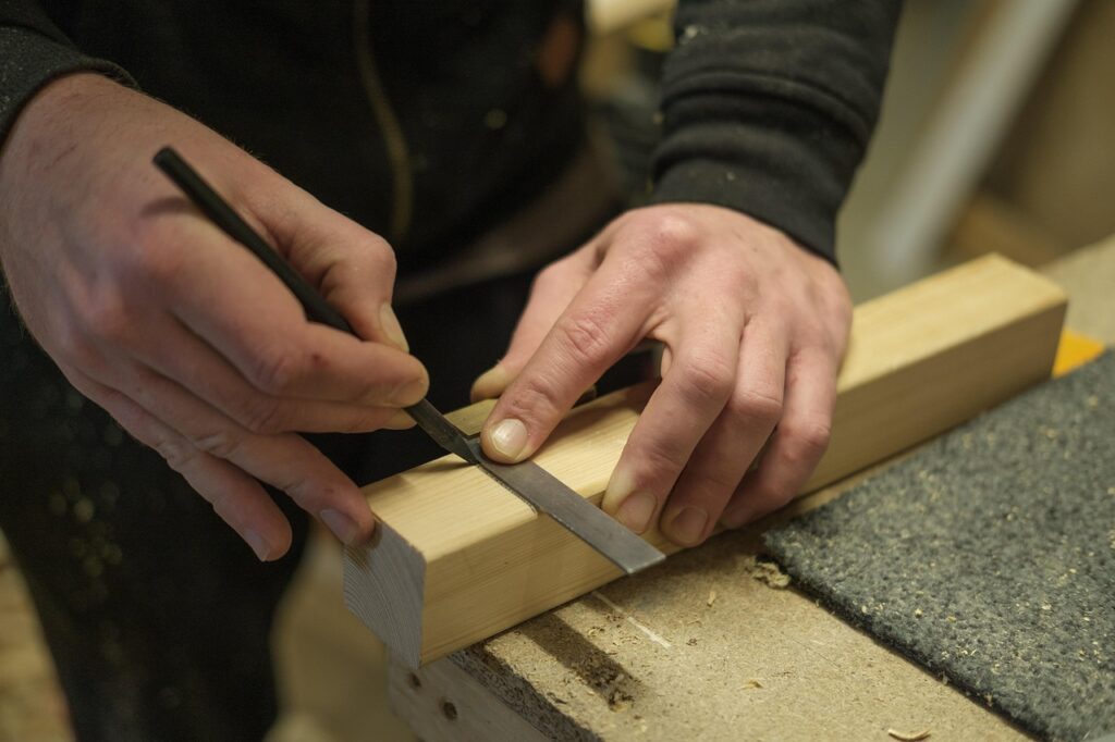 Hvad koster en snedker i timen?